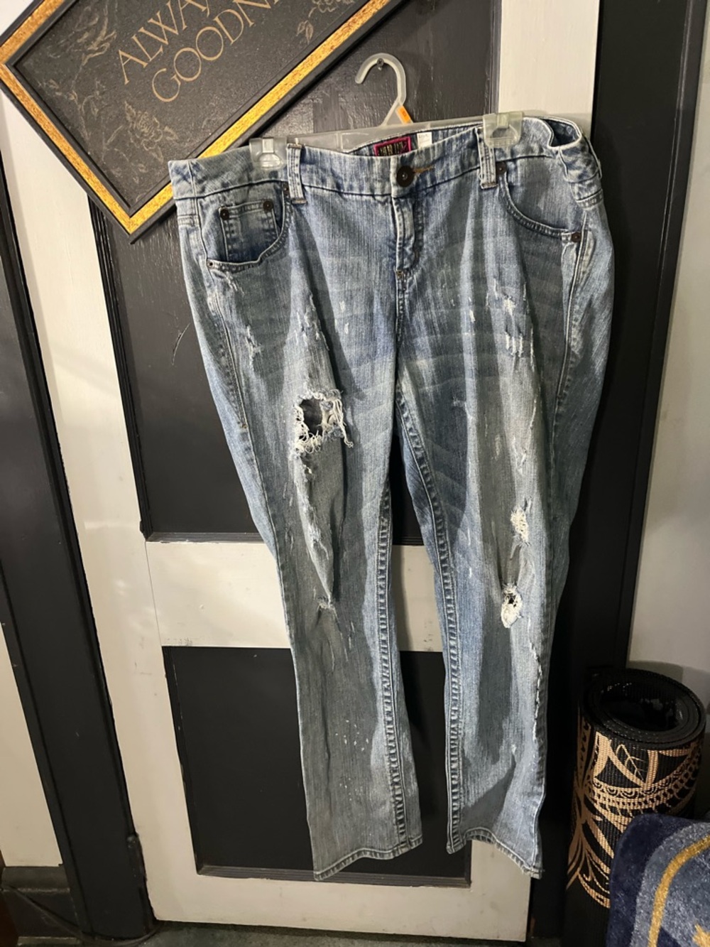 torrid #4 Light Blue Tattered & Torn distressed Straight Leg Jeans (jean bag)